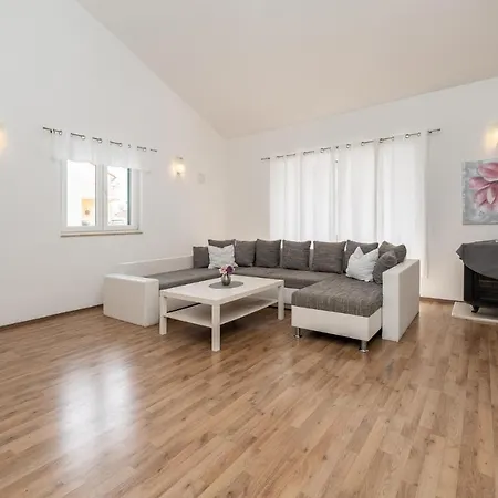Nice In With Kitchen Apartamento Vodice