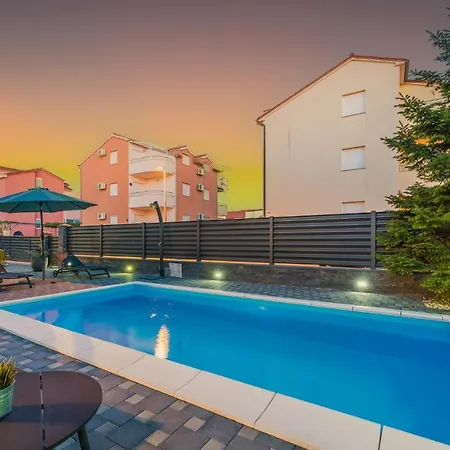 Nice In With Kitchen Vodice