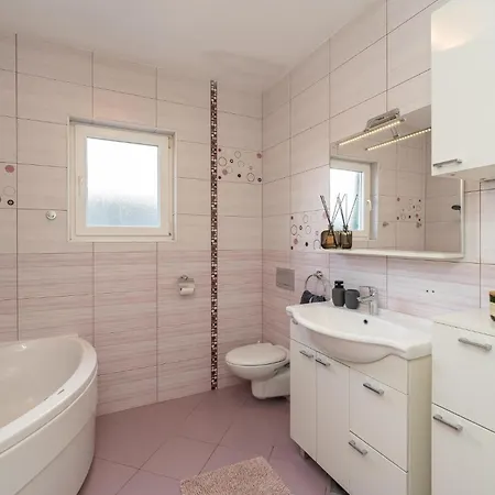 Nice In With Kitchen