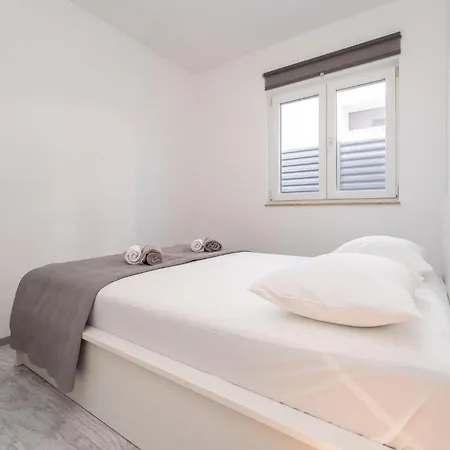 Nice In With Kitchen Apartament